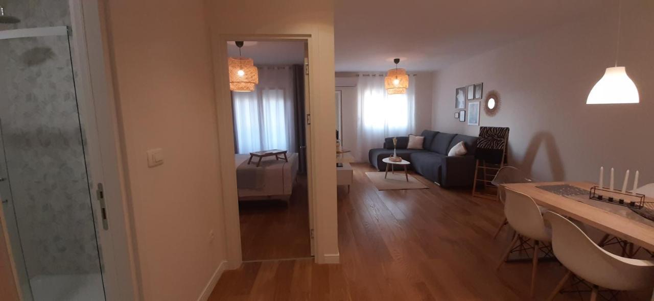 Lux Apartment Portovista Bar Ngoại thất bức ảnh